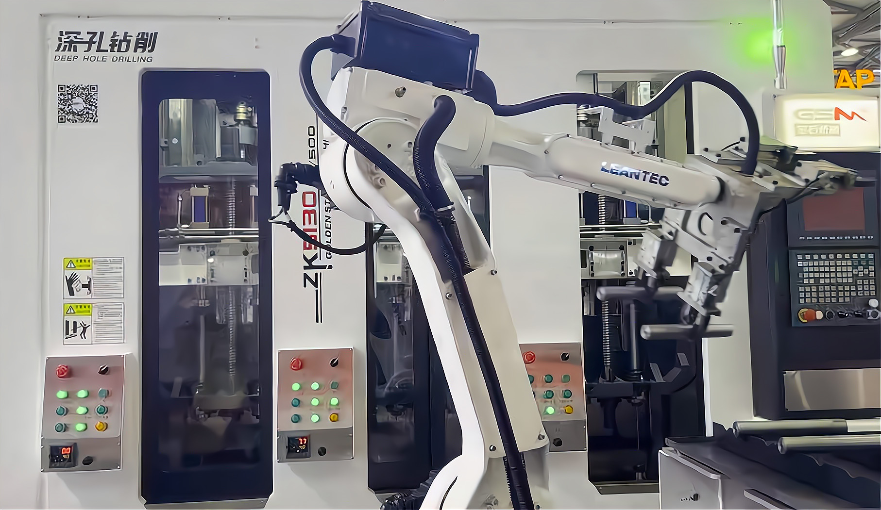 ZK5120×6/500 倒立六軸深孔鉆床配置六軸機器人，加工新能源電機軸單機自動化